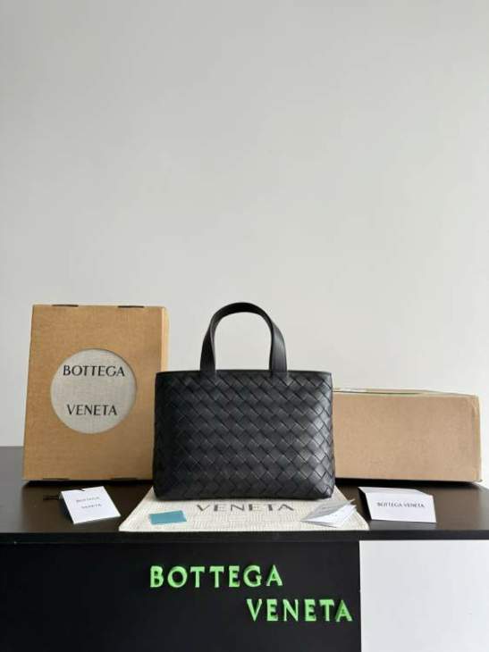 Picture of Bottega Veneta Handbags _SKUfw232531930fw